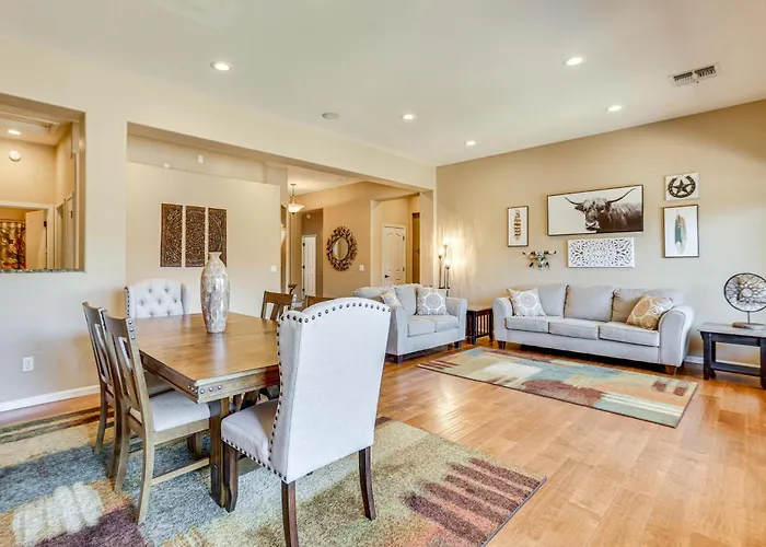 Holiday home Desert Oasis < 10 Mi To Spring Training! Peoria